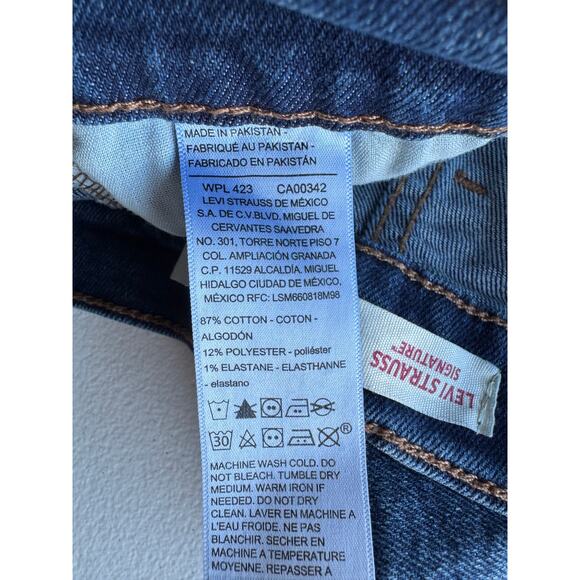 Levi Signature Vintage High Rise Shorts EUC 2 - Picture 5 of 5